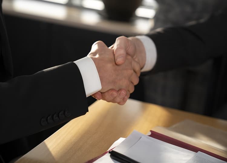 close-up-business-people-shaking-hands